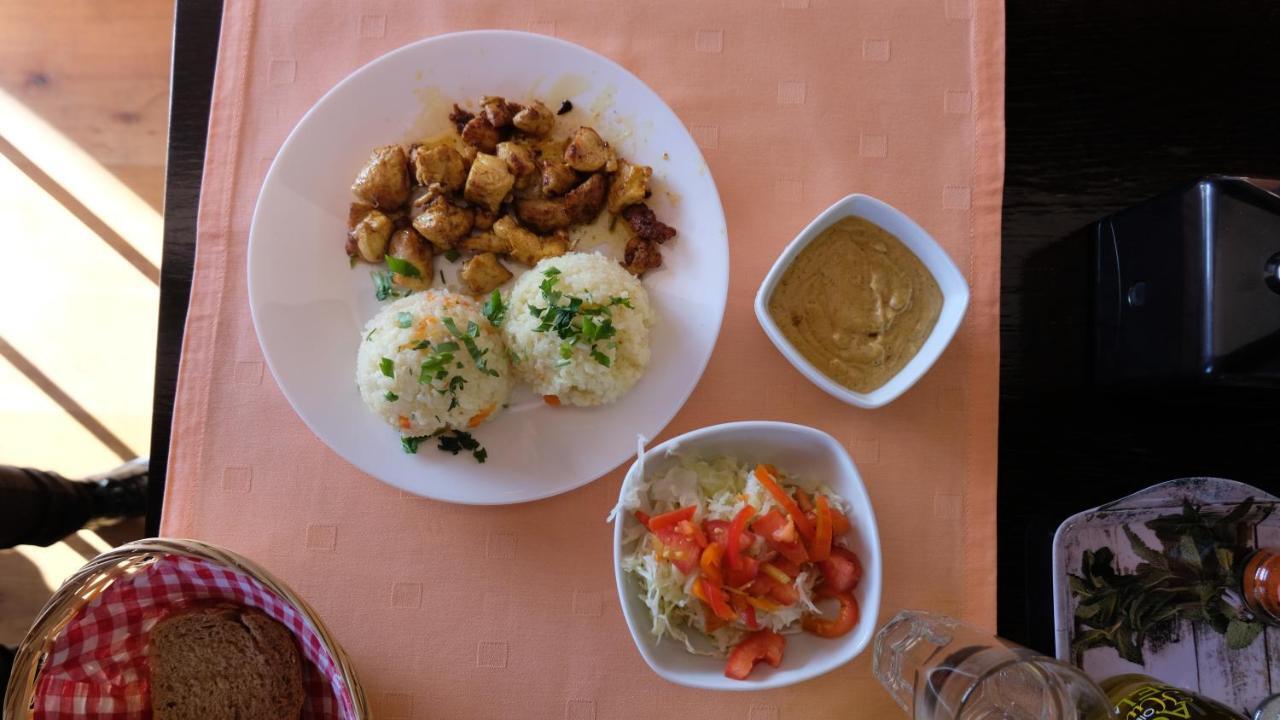 Hotel Richi 泽尼察 外观 照片