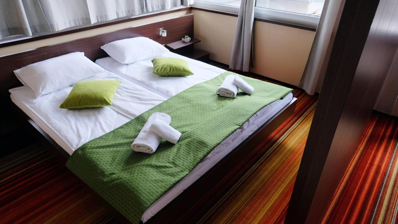 Hotel Richi 泽尼察 外观 照片